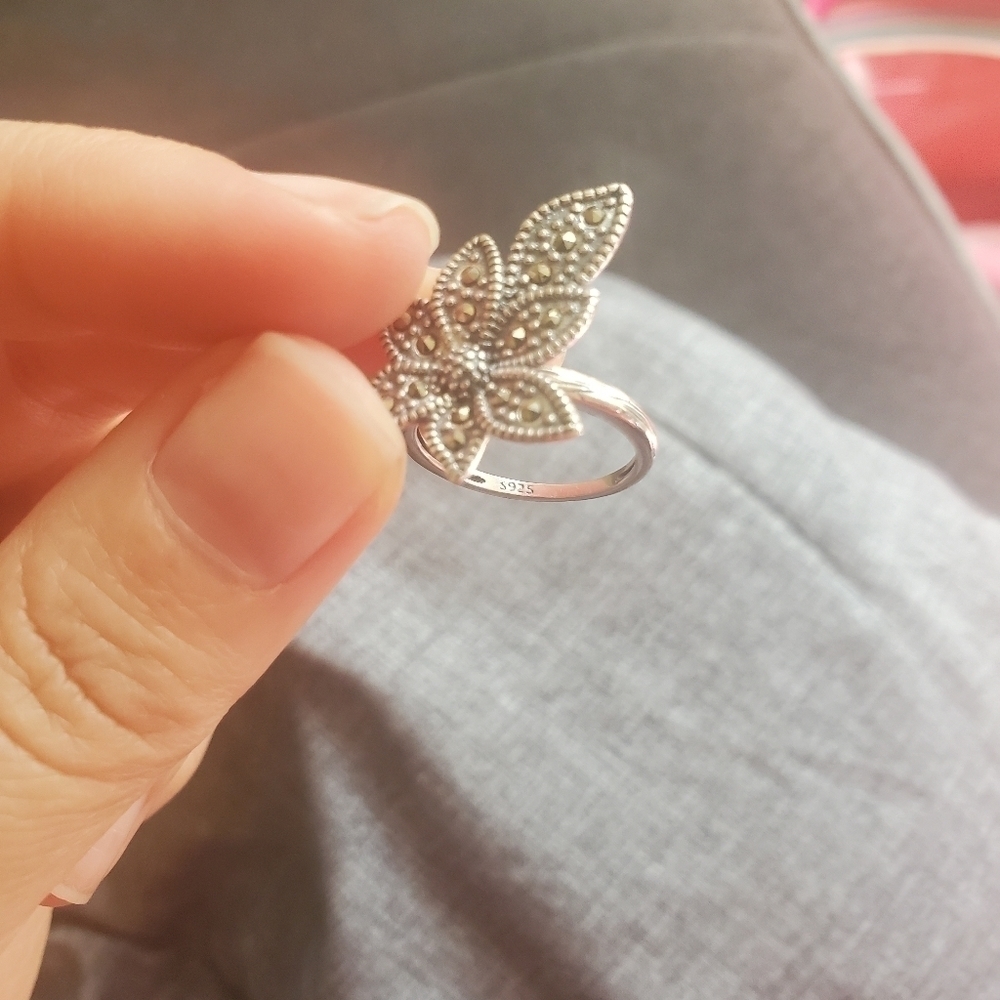 Sterling Silver Flower Silver statement Ring - Picture 3 of 8